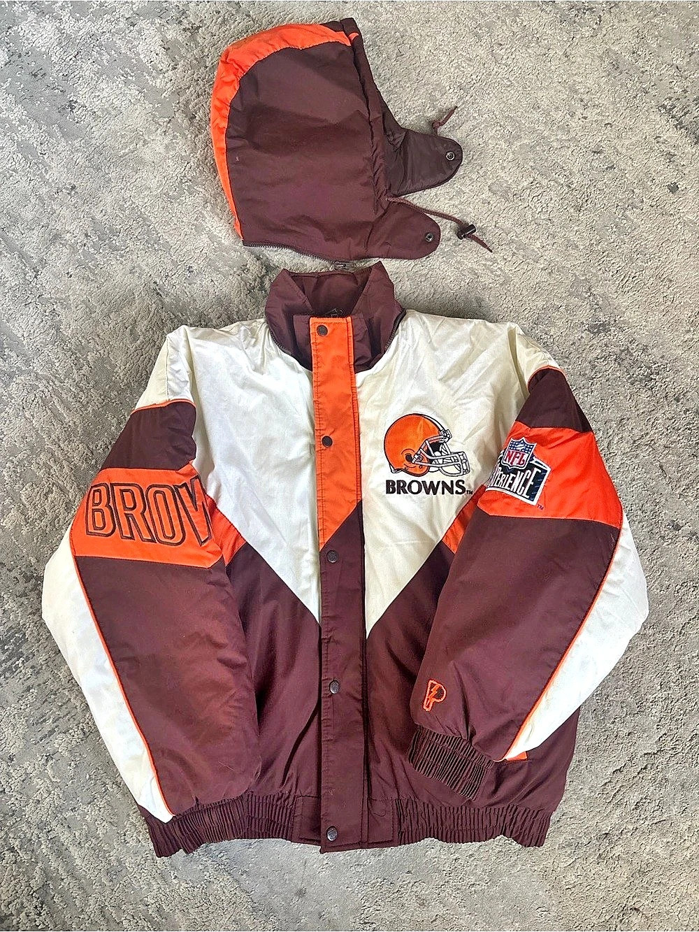 Pro Player Vintage Cleveland Browns Pro Player Puffer Jacket with Hood Puffer